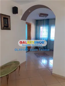 de inchiriat vila D+P+2E , si teren 700 mp zona craiovei - Pitesti