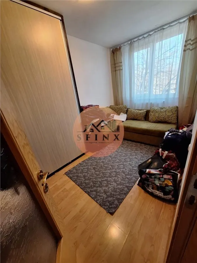 3 camere Tiglina 1 etaj 3 - foto 1