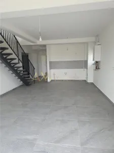Vanzare apartament 3 camere - foto 2