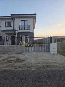 Vanzare 1/2 duplex 5 camere - foto 2