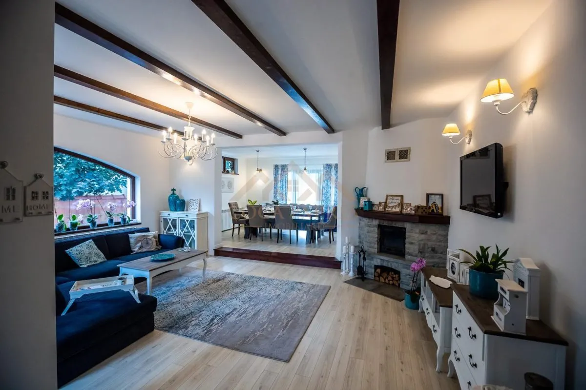 Villa de Vanzare / Proprietate Exclusiva in Zona Centrala a Zalaului - foto 1