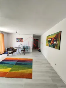 Apartament de vanzare, 3 camere, parter inalt, parcare inclusa. Zona Somesului, Floresti - Floresti