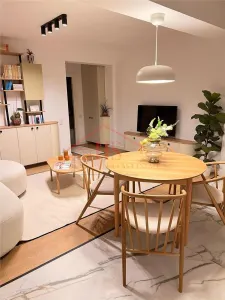 Ultracentral! Apartament 2 camere, deosebit, etaj intermediar. P-ta Mihai Viteazu - foto 2