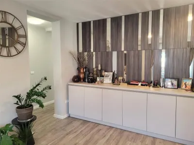 Apartament cu 4 camere utilat și mobilat premium de vânzare - foto 3