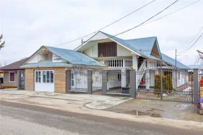Casa P+M, teren 1500 mp + Afacere de Vanzare, com. Blagesti - Blagesti