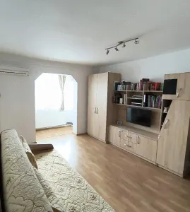 Apartament 2 camere zona Grivitei,renovat 80000 Euro - Brasov