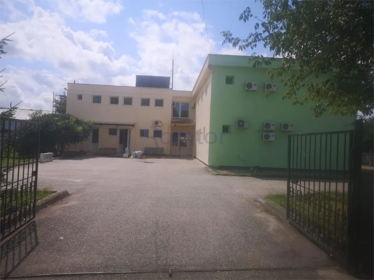 Imobil cu destinatie clinica medicala, 800 mp, teren 2.647 mp, de vanzare in Campulung Muscel Arges – Ideal pentru proiecte medicale sau de ingrijire - foto 1