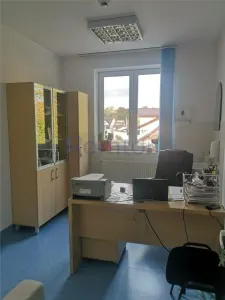 Imobil cu destinatie clinica medicala, 800 mp, teren 2.647 mp, de vanzare in Campulung Muscel Arges – Ideal pentru proiecte medicale sau de ingrijire - foto 2