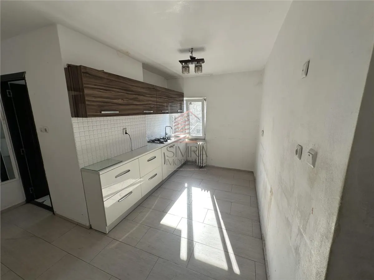 Apartament 3 camere semidecomandat, Velenta - foto 1