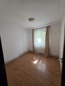 2 camere Gemenii semidecomandat, parter 72500 Euro - Brasov