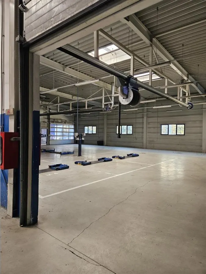 Spatiu Industrial - 1100 mp - Service Auto Complet Echipat - foto 1