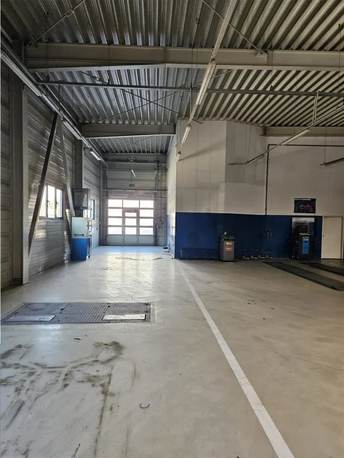 Spatiu Industrial - 1100 mp - Service Auto Complet Echipat - foto 4