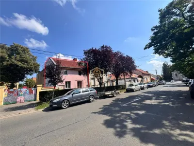 Casa compusă din  2 apartamente cu acces separat | zona semicentral? | B-dul Unirii | - Satu Mare