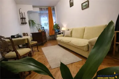 Decomandat pe 2 camere+ birou, etaj 1, Bulevardul Grivitei, Brasov - Brasov