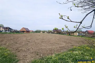 1.700mp intravilan,acces usor,intre case,ideal 2 locuinte/investitie,Lunca Calniculu - foto 2