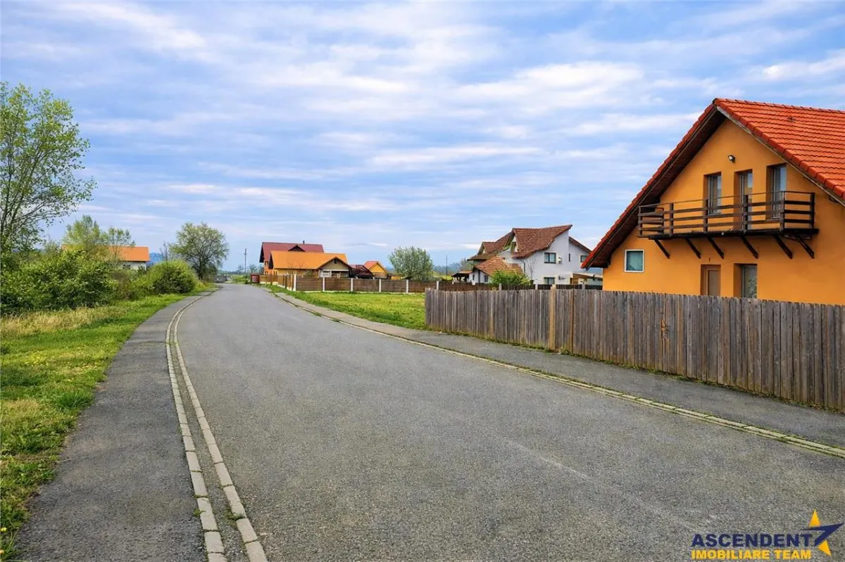 800 mp intravilan,in cartier tanar,drum deschis,energie la poarta, Prejmer – Brasov - foto 1