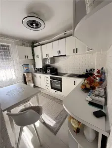 Apartament 2 Camere Luminos Etaj 1 Renovat Mobilat Utilat Loc Parcare - Targu Mures