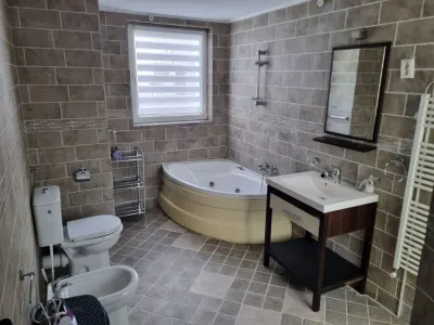 Regim vila, Apartament 3 camere, decomandat,140mp,Ultracentral,Targu Mures. - foto 7