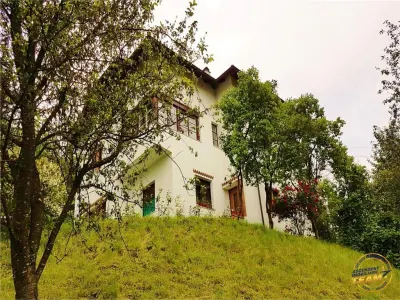 Resedinta distinctiva, pe domeniu de 2.200mp,cadru exclusivist, Central, Brasov - Brasov