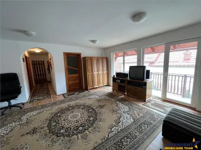 Sarmul traditiei imbinat cu confortul modern: Rezidenta de exceptie, Central, Tarlungeni, Brasov - foto 2