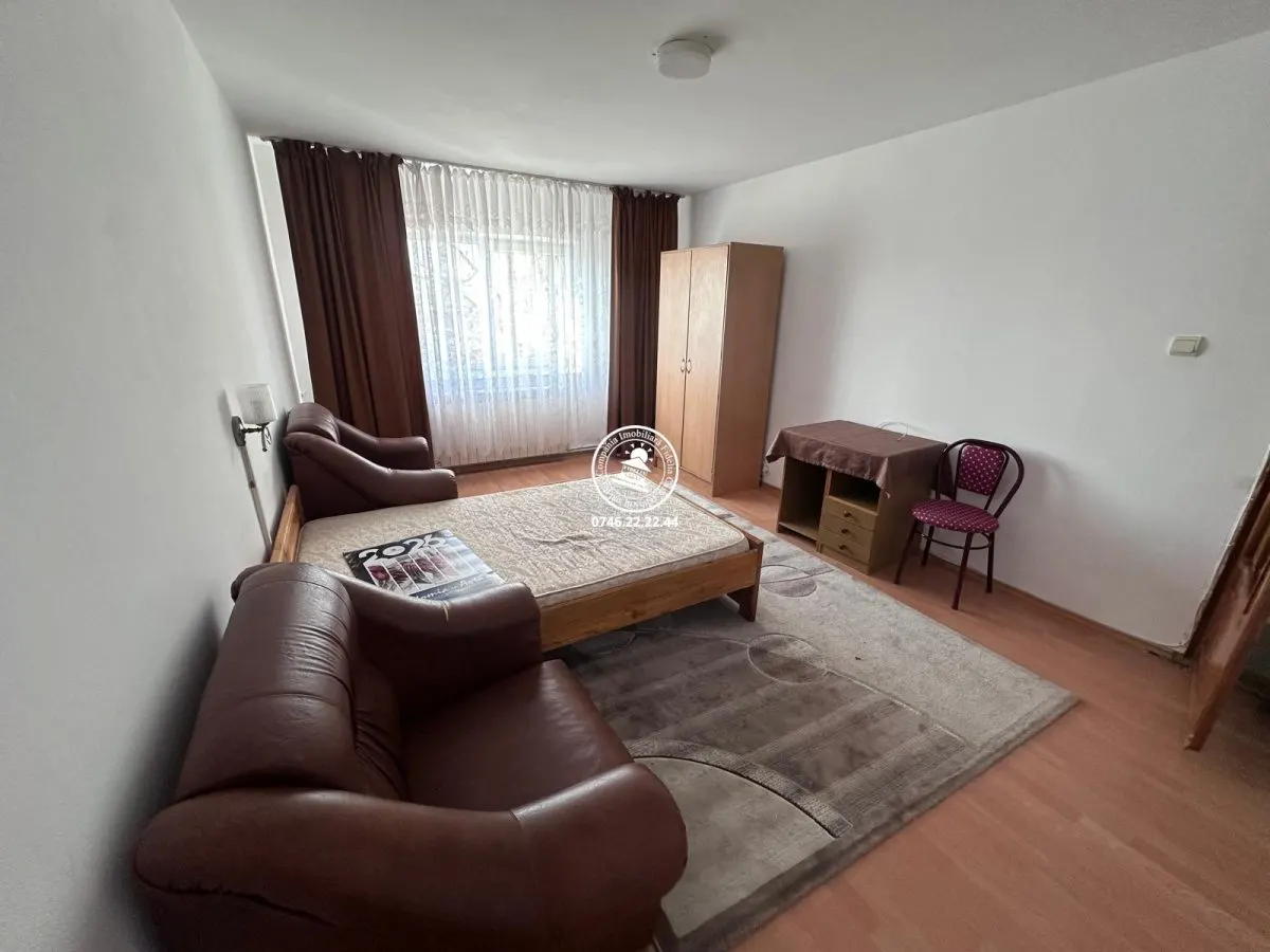 Apartament 3 camere de vanzare Dacia - foto 1