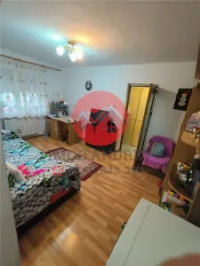 Apartament 2 camere semidecomandat etaj 3 zona Rosmarin - foto 2