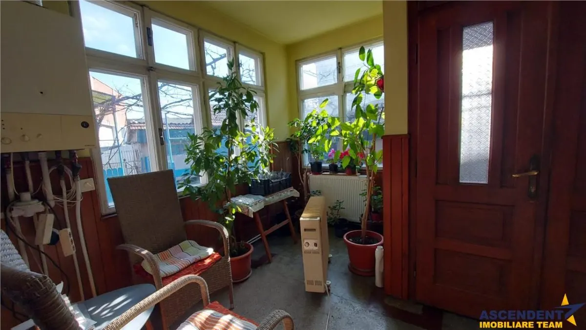 Casa cu 2 camere, 70 mp, teren 385 mp, zona pod Unirii, Targu Mures - foto 1