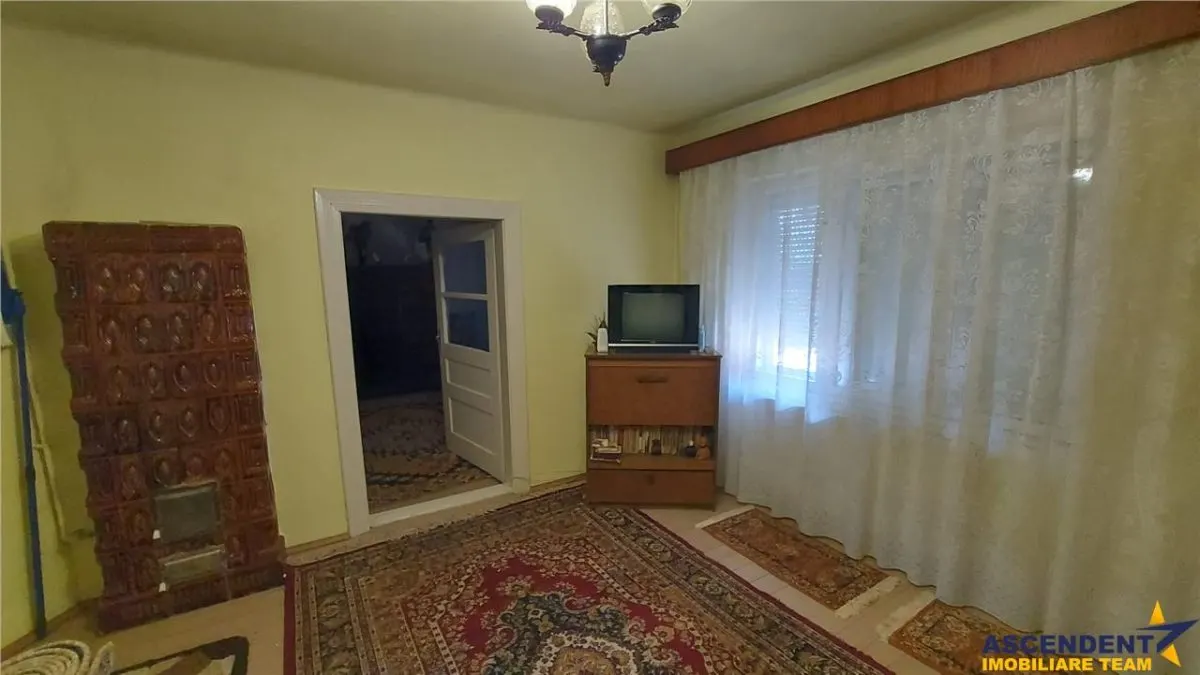 Casa cu 2 camere, 70 mp, teren 385 mp, zona pod Unirii, Targu Mures - foto 2