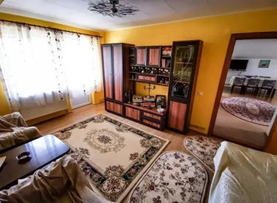 Pe 2.300mp teren, Resedinta impresionanta cu doua aripuri independente - foto 5