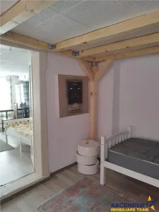 Casa cu doua apartamente in pitorescul areal al Cetatii Medievale - Scheii Brasovului - foto 2