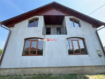 Casa de vanzare in zona centrala din Petreu - Petreu