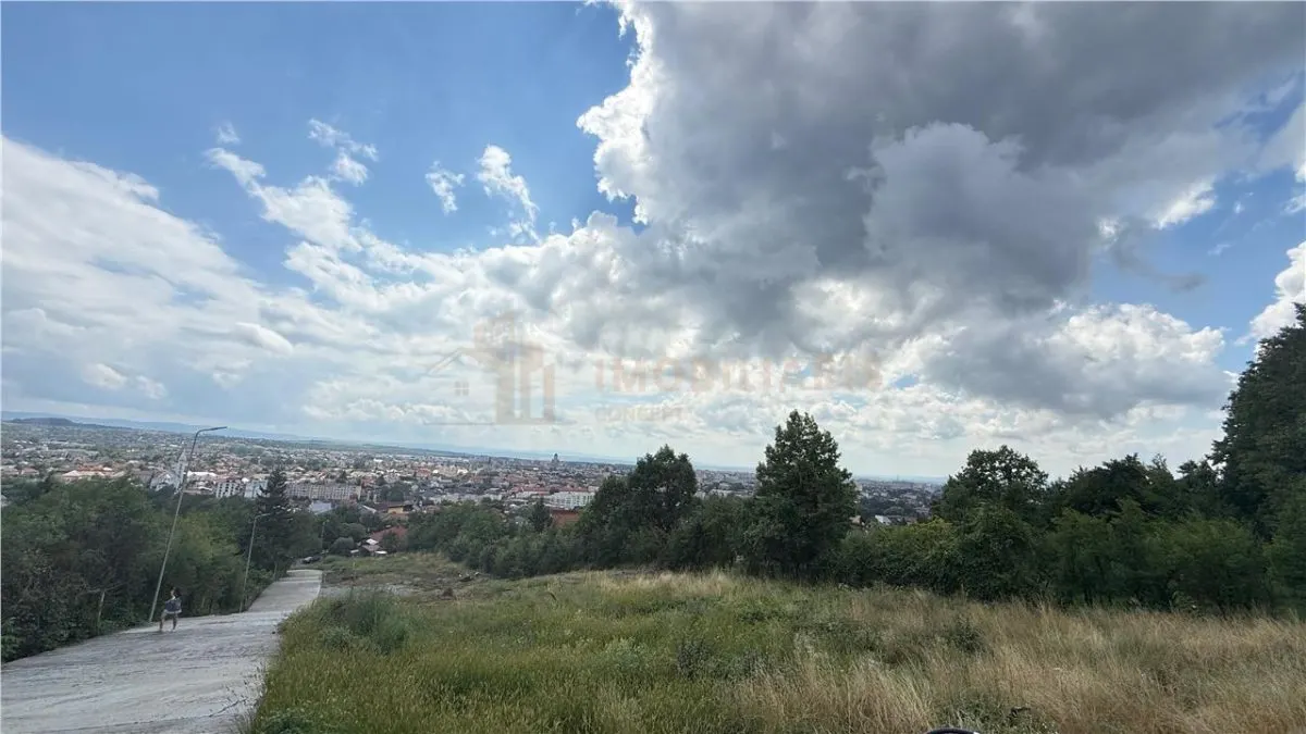 Teren intravilan 1100 mp de vanzare, zona Plaiului - foto 1
