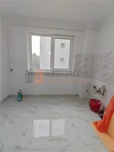 Apartament 3 camere cf 1 semidecomandat zona Micro 3 - foto 4