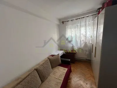 Apartament cu 2 camere etajul 1  Zona Tractorul - foto 3
