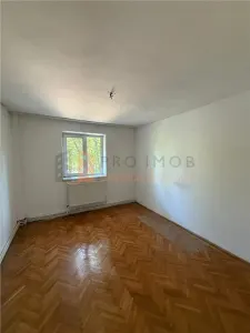 Apartament 3 camere cf 2  semidecomandat zona Micro 14 - Buzau