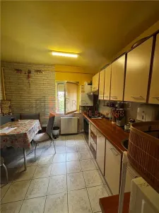 Apartament 2 camere confort  1 semidecomandat  zona Crang - foto 8