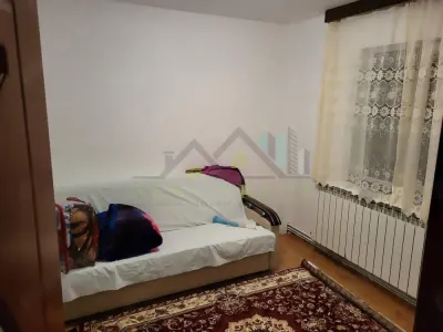Apartament 2 camere cu balcon etaj intermediar zona Vlahuta - foto 2