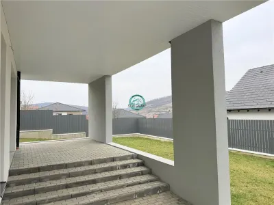 Vand casa cu 4 camere, 2 bai, suprafata utila 140 si teren 500 mp - foto 17