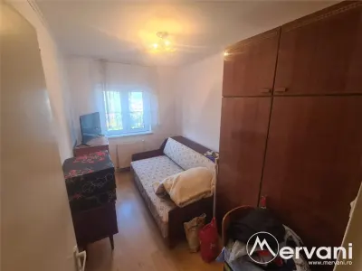 Apartament cu 3 camere de vanzare in Campina - Zona Centrala - foto 3