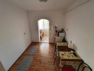 DE VANZARE APARTAMENT 3 CAMERE BARLAD - foto 6