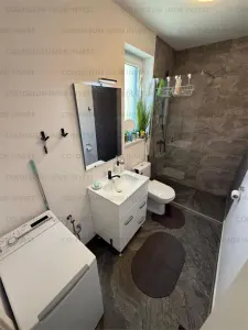 Casa cu 4 camere, decomandat - zona Sanpetru - foto 17