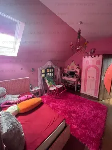 Casa deosebita, spatioasa, cu teren - Codlea, jud. Brasov - foto 13