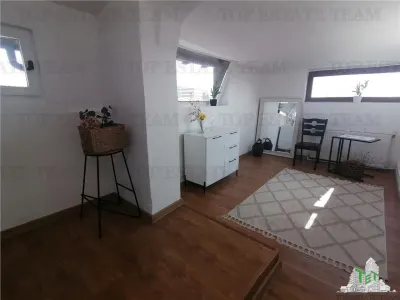 Apartament mansardabil de vanzare - foto 14