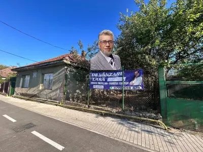 Bocsa Romana, 2 Corpuri de cladire cu Teren si garaj, la Strada Principala - Bocsa