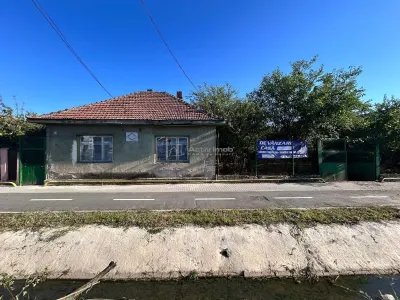 Bocsa Romana, 2 Corpuri de cladire cu Teren si garaj, la Strada Principala - foto 2