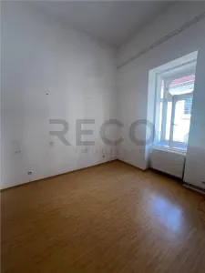 RECO Apartament ultracentral, loc de parcare privat inclus plus boxa - foto 16