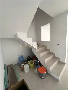 Vanzare  1/2 duplex 4 camere - foto 3