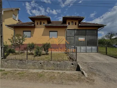 CASA DE VANZRE | 4 CAMERE | 978 MP TEREN | ROSIA | BIHOR | - Rosia