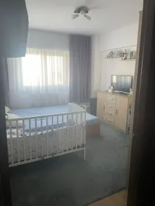 Apartament 3 camere Noua ,decomandat,etaj 2, loc parcare,133000 Euro - foto 2