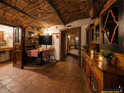 Resort cu perspectiva remarcabila, purtator profit, Centrul Istoric, Piata Unirii, Brasov - foto 4